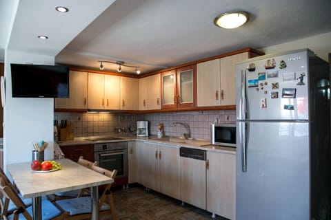 Fully equipped kitchen / Living room