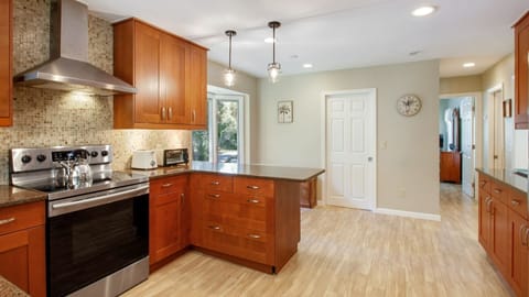 You can do a lot of entertaining in this kitchen