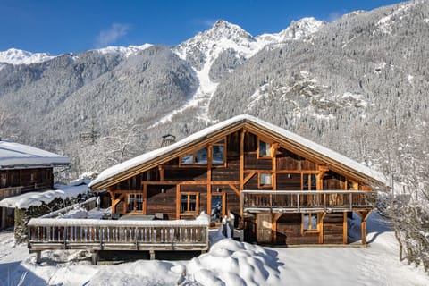 Chalet Amelie with wrap around balcony