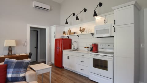 Efficient kitchen has all you need. More dishes, cookware, etc. on request.