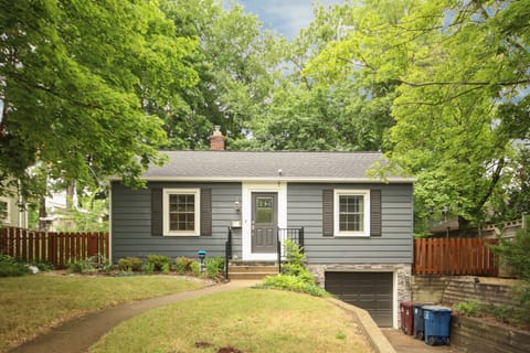 Driveway and single car garage for tandem parking three vehicles