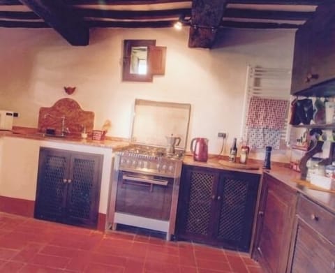 Authentic spacious modern kitchen that is fully equipped for large groups. 