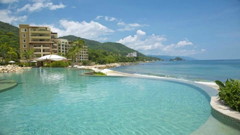 Overlook your beautiful scenery in the this breathtaking infinity pool.