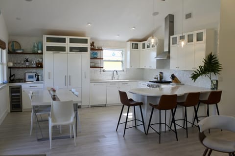 Excellent Entertaining and No Distracting TV's