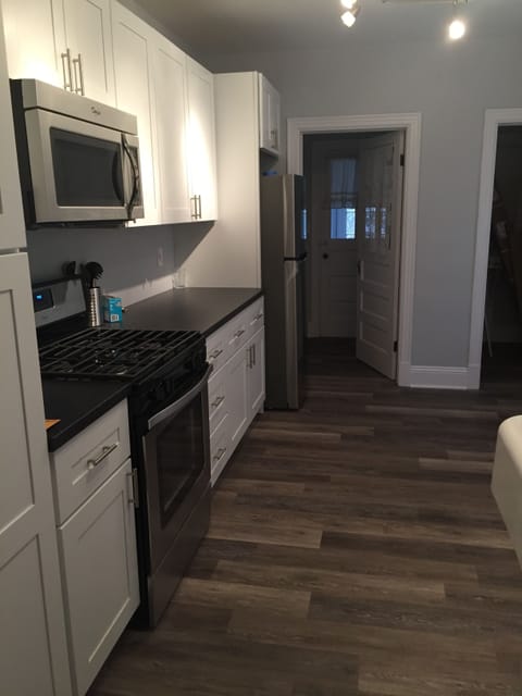 Large Eat-In Kitchen