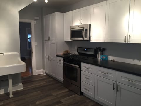 New kitchen and Dining table for 6. 