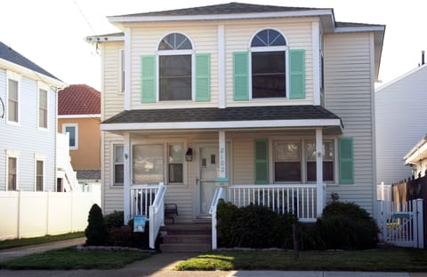 House showing driveway and covered front porch