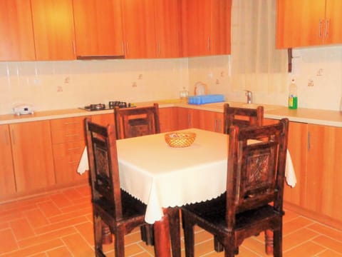 Kitchen table - Kitchen (1)