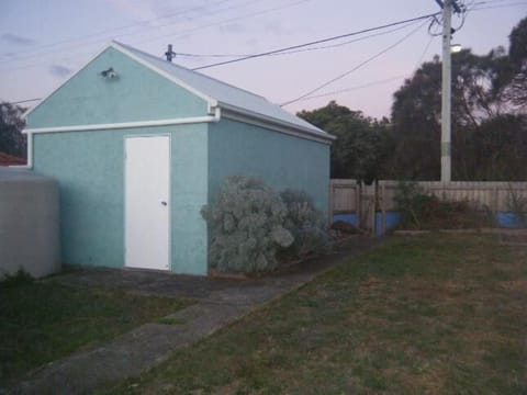 Opossum Bay Beachside  Cottage