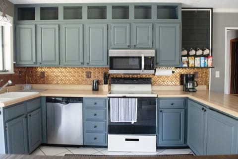 Full kitchen with dishwasher