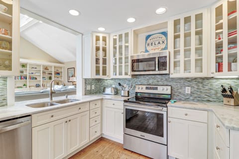 11 Bald Eagle Road - Kitchen (Main Floor)