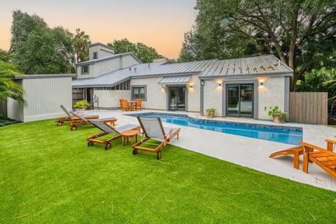 Private Backyard Pool – Tabby on 12th - Tabby on 12th features a private backyard with a sleek pool, lounge chairs, and space to unwind after a day at East Beach. Modern, fenced, and guest-ready—this is St. Simons Island relaxation, perfected.