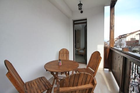 Balcony to bedroom 1&2