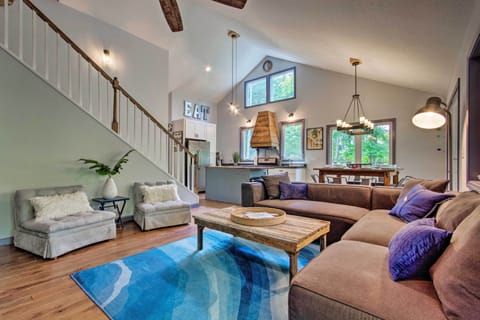 Fairview Vacation Rental | 4BR | 3BA | 2,220 Sq Ft | Stairs to Access