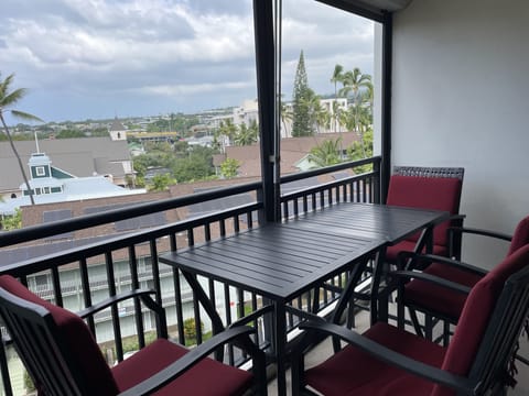 Enjoy dinner and evening sunsets on the 1st floor lanai.