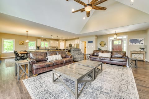 Living Room | Cable TVs