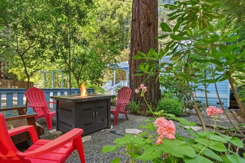 The fire table is warm and cozy and a great way to - enjoy and evening in nature.