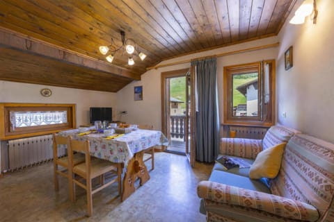 Living room with access to the balcony