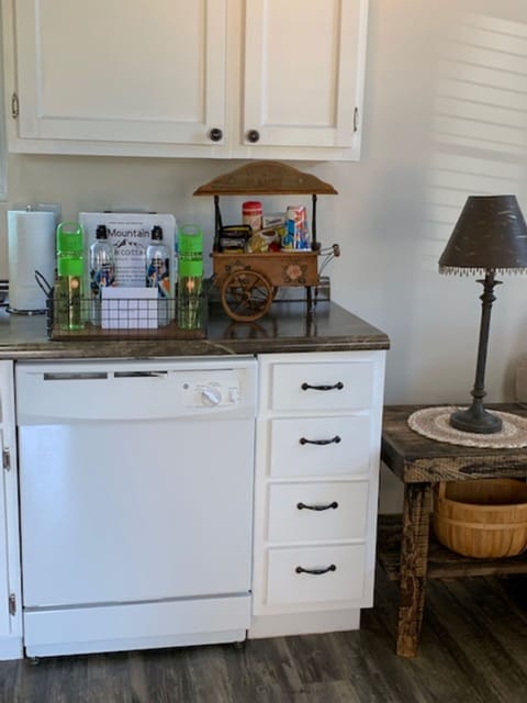 Your coffee and handcrafted gift as our guest are ready!