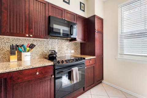 Full Kitchen with Granite Counter Tops at Waikoloa Hawai'i Vacation Rental