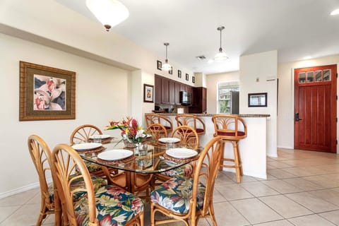Dining Area with Seating at Waikoloa Hawai'i Vacation Rental