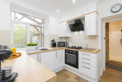 Fully equipped kitchen