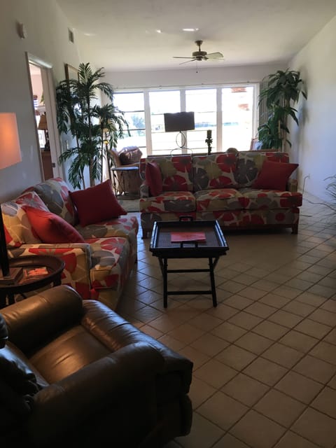 Living room/TV Room 