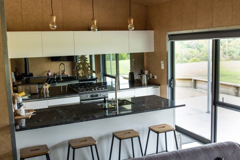 Kitchen - Breakfast Bar