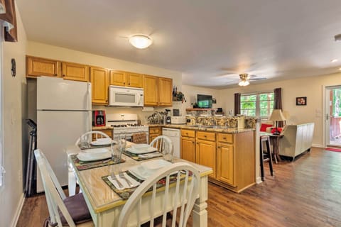 Dining Area | Dishes & Flatware Provided