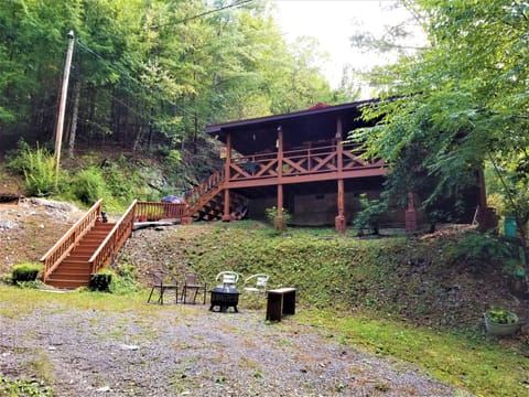 Charming true country log cabin-100% secluded on 3+ acres, plenty of parking