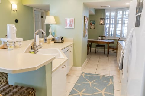 Fully equipped kitchen.