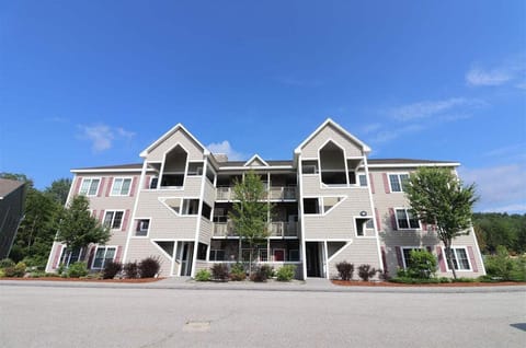 3rd Floor end unit.  Parking and winter ski shuttle nearby
