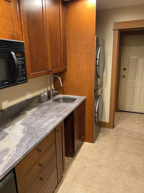 Creek level laundry, frig, sink and microwave area