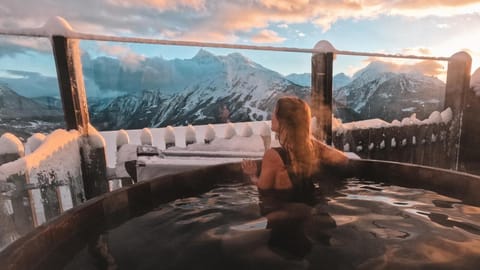 Outdoor spa tub
