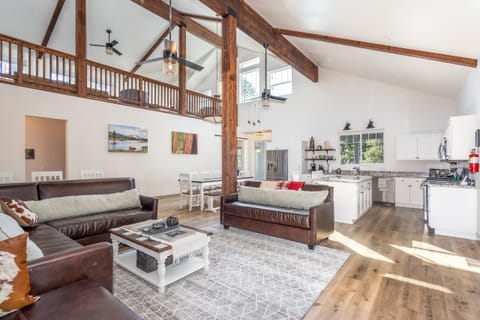 El Capitan Loft House in Yosemite Park Way