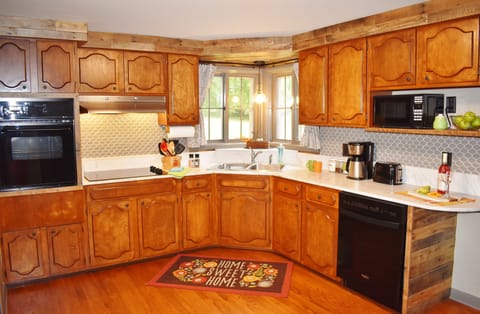 Open Kitchen: dishwasher, microwave, oven, cooktop, small appliances