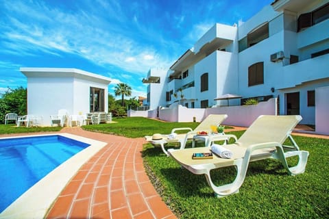 Ground floor apartment with direct access to pool 