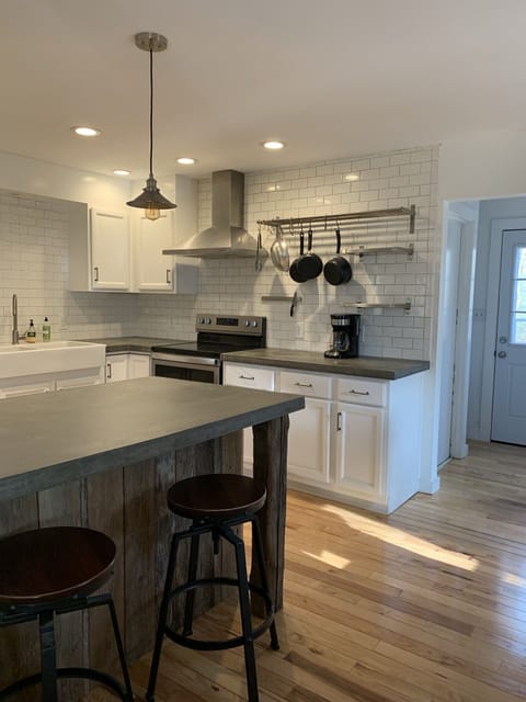 Large well-stocked Kitchen with 2-seat island