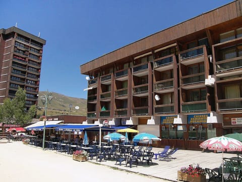 Mixed-Use, Building, Town, Transport, Public Space, Architecture, Human Settlement, City, Tourism, Neighbourhood