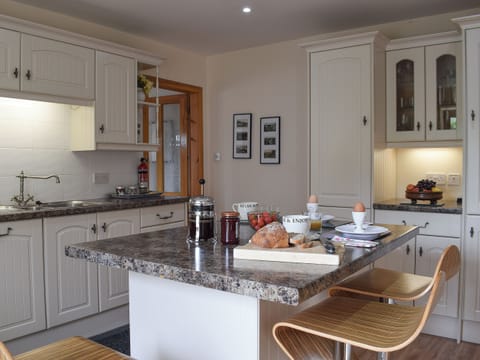 Well equipped kitchen / diner | Tigh Craggan - Tigh Craggan Cottages, Weem, near Aberfeldy