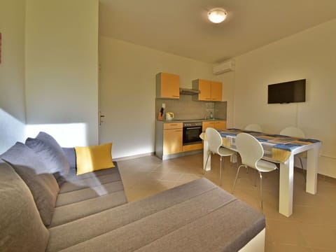 Room, Property, Furniture, Interior Design, Floor, Building, Wall, Living Room, Table, House