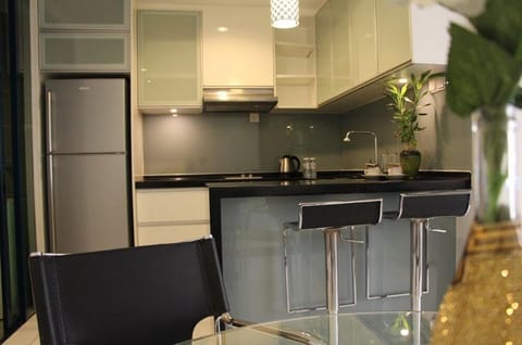Modern & Urban Shopping Getaway (Casa)