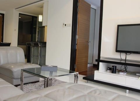 Urban Living: Shop Conveniently (Casa)