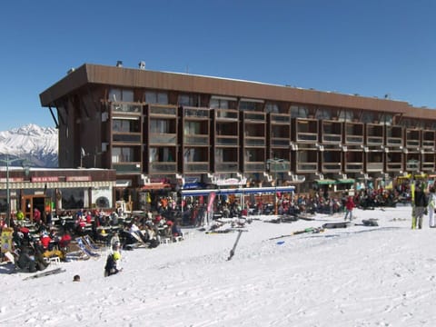 Snow, Building, Winter, Public Space, Mixed-Use, Ski Resort, City, Resort, Architecture, Hotel