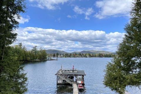 Located on beautiful 5 mph bay - ideal for swimming, kayaking or paddle boarding