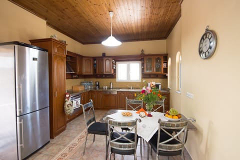 Large western style kitchen