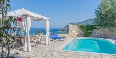 private pool & sea views