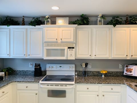Fully equipped kitchen with new granite countertops. 