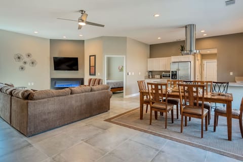 Open floorplan (living, dining, kitchen)