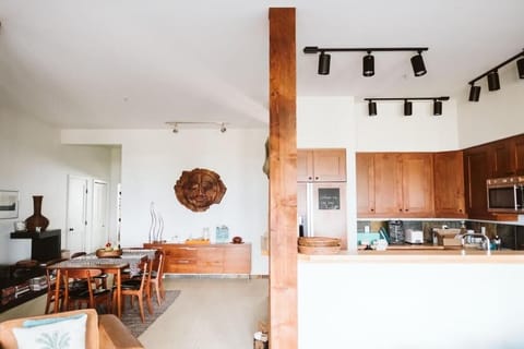 Open concept kitchen and dining area